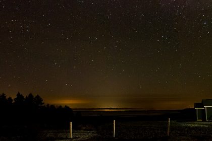starry night sky (foto: James Mann from Moncton, New Brunswick, Canada / CC BY 2.0, Wikimedia Commons)