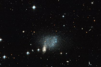 cosmic space stars (foto: ESA/Hubble & NASA

Acknowledgement: Luca Limatola / Public domain, Wikimedia Commons)