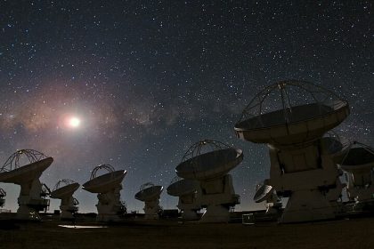 starry night sky (foto: ESO/B. Tafreshi (twanight.org) / CC BY 4.0, Wikimedia Commons)