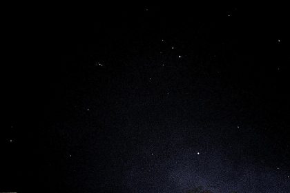 starry night sky (foto: Habbib HOBBIT / CC BY 4.0, Wikimedia Commons)