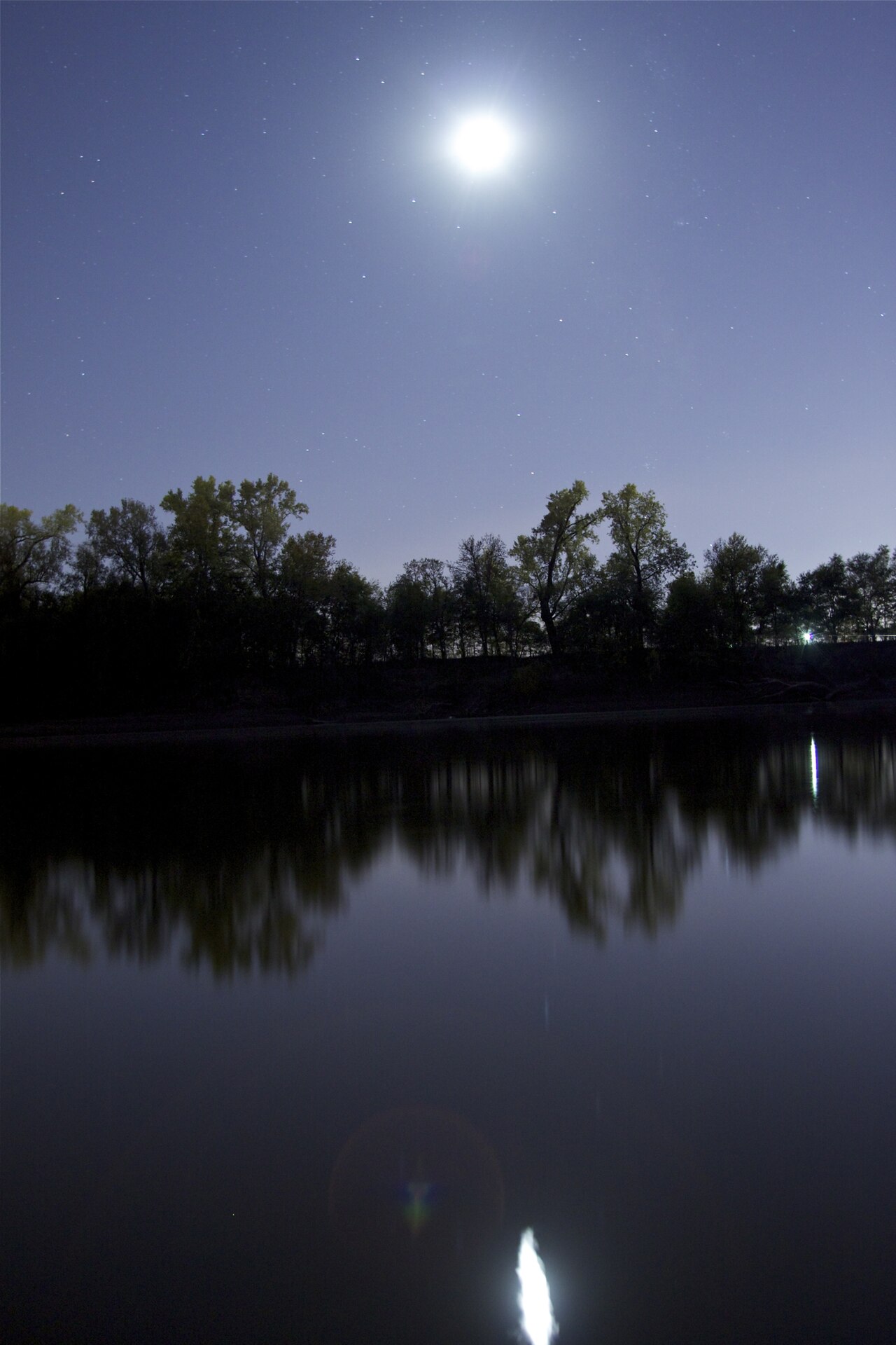 full moon stars (foto: David DeHetre from Lawrence, KS, USA, United States / CC BY 2.0, Wikimedia Commons)