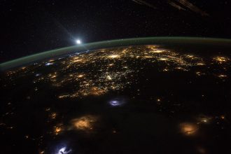 cosmic space stars (foto: Scott Kelly / Public domain, Wikimedia Commons)