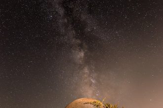 milky way galaxy (foto: Edmundo Sáez / CC BY-SA 4.0, Wikimedia Commons)
