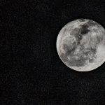 full moon stars (foto: Sean Valdez / CC BY 3.0, Wikimedia Commons)