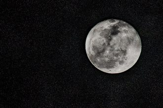full moon stars (foto: Sean Valdez / CC BY 3.0, Wikimedia Commons)