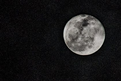 full moon stars (foto: Sean Valdez / CC BY 3.0, Wikimedia Commons)