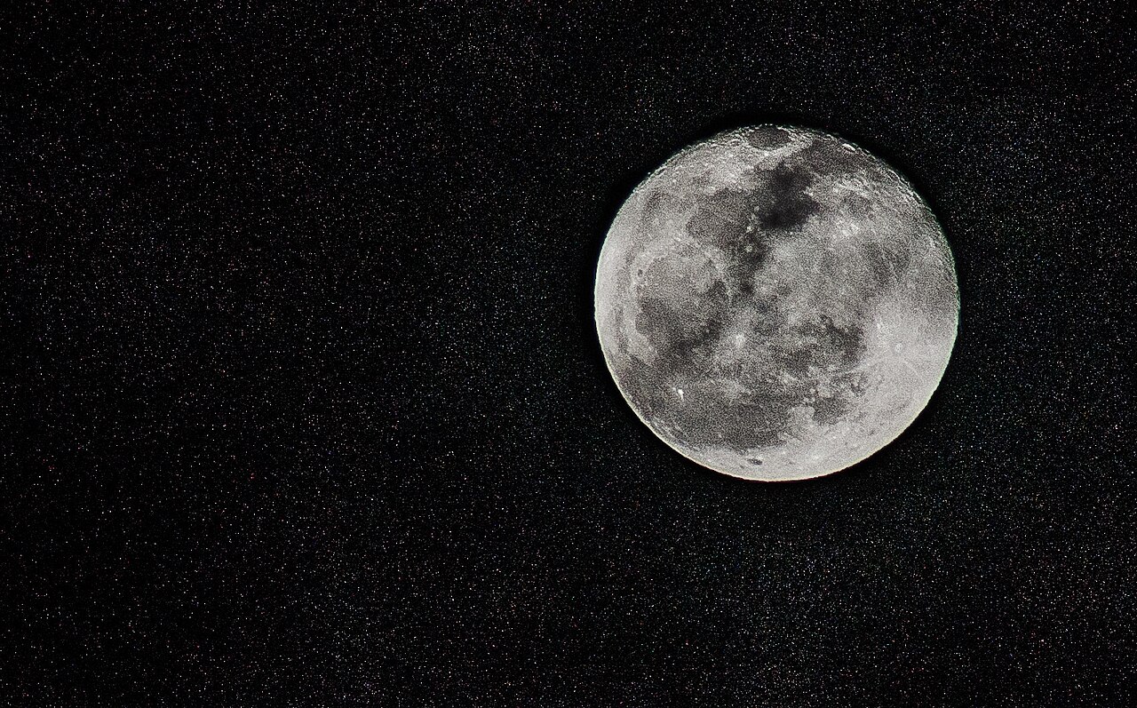 full moon stars (foto: Sean Valdez / CC BY 3.0, Wikimedia Commons)