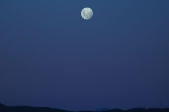 full moon stars (foto: Andrew McMillan / Public domain, Wikimedia Commons)